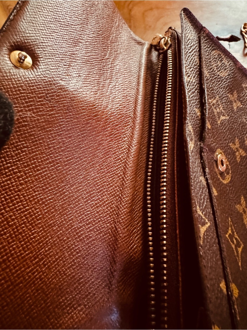 Just in 🔥 Louis Vuitton Sarah wallet vintage converted Crossbody - Picture 15 of 16